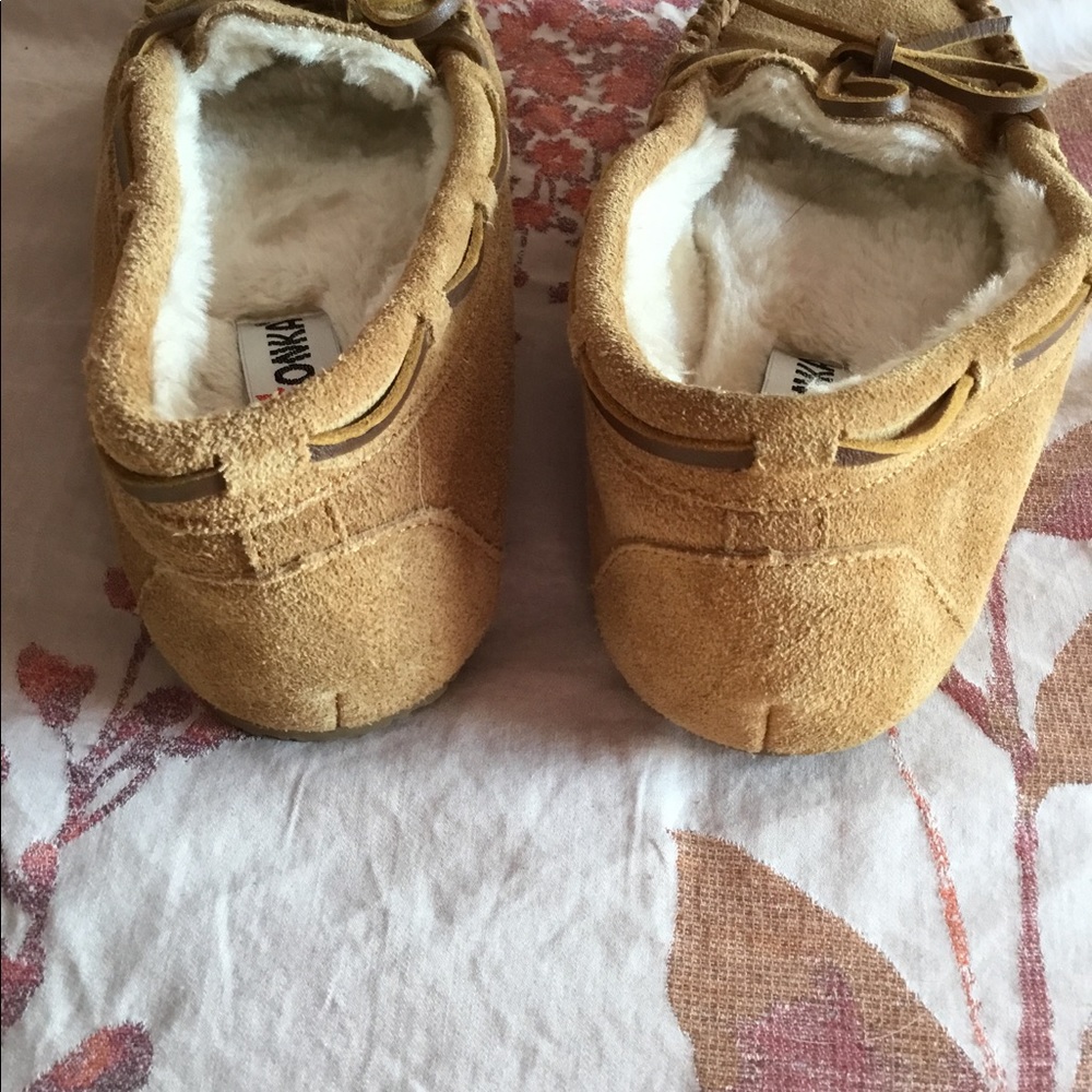 Ladies/Girls Minnetonka Moccasins - Picture 5 of 7